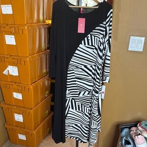 NWT IC Collection Tesse Bubble Dress Black White Size XL